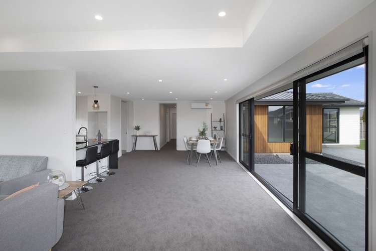 22 Kingsbridge Drive Burwood_4