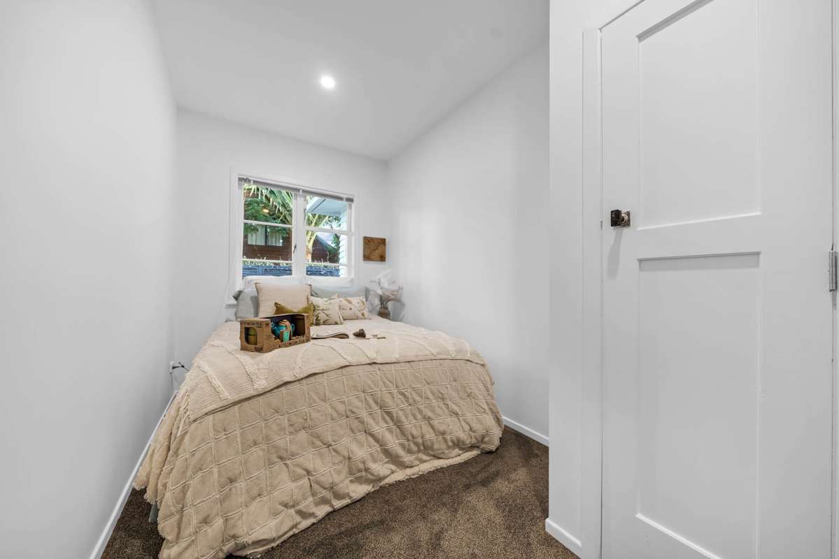 1/8 Hillsborough Road_5