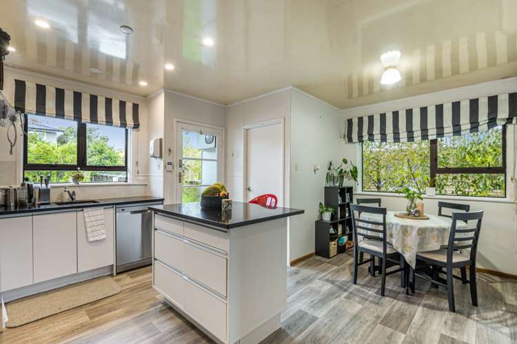 20 Matapouri Road Mangere Bridge_5