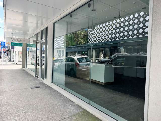 PRIME RETAIL OPPOSITE WESTFIELD