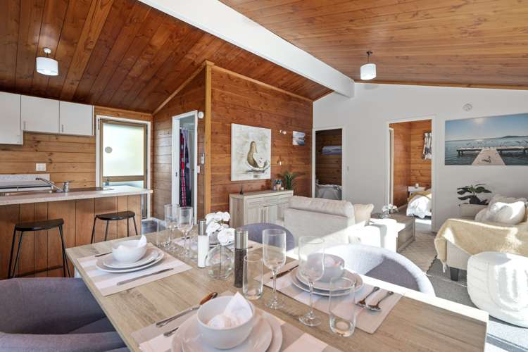 2 Cooper Avenue Holdens Bay_5