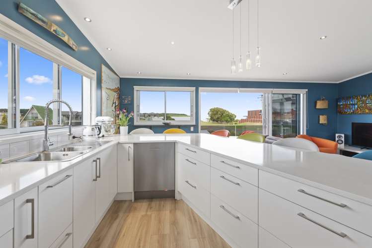 18 Robbie Street Foxton Beach_7