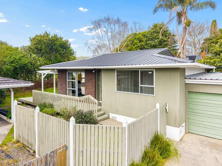 2/4 Aylmer Court Eastern Beach_0