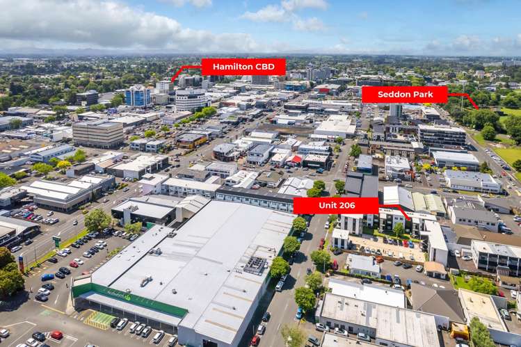 206/17 Vialou Street Hamilton Central_8
