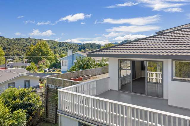 Views & Privacy in a Prime Picton Location