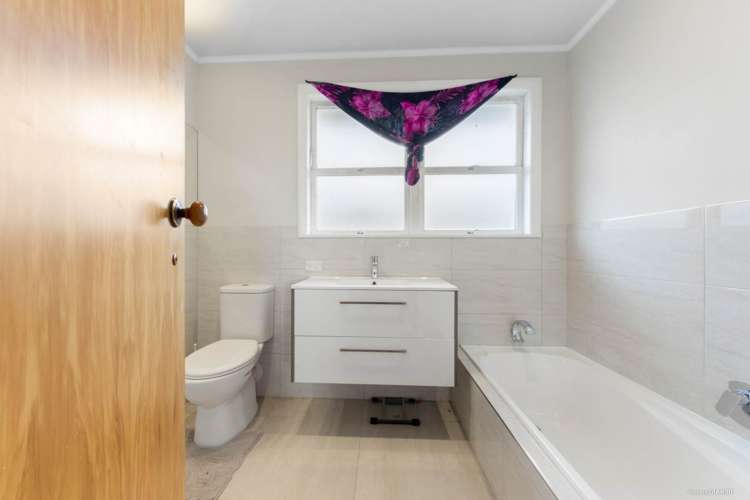 39 Mason Street New Lynn_14