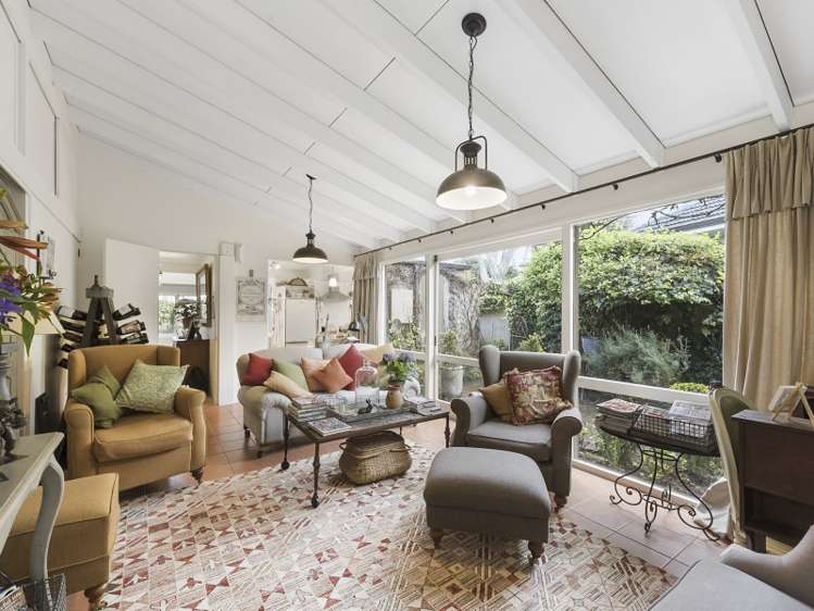 772 River Road Chartwell_12