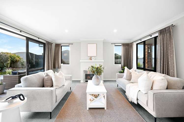 6 Compton Grove Huntington_15