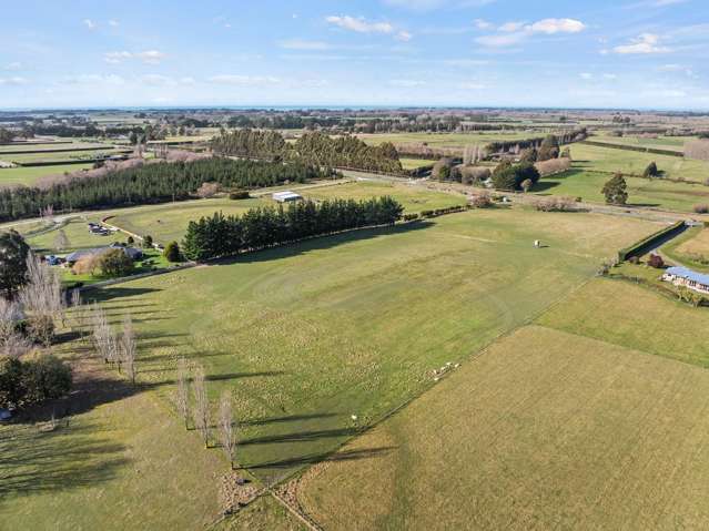 Lifestyle Perfection - 4 Ha with Elevated Views