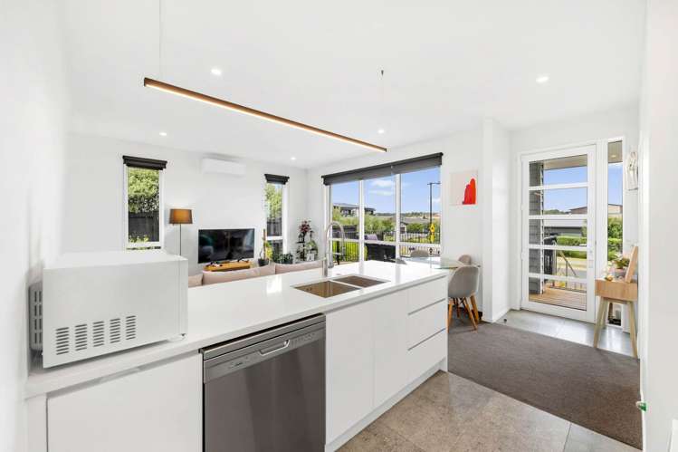 8 Seventh View Avenue Beachlands_15