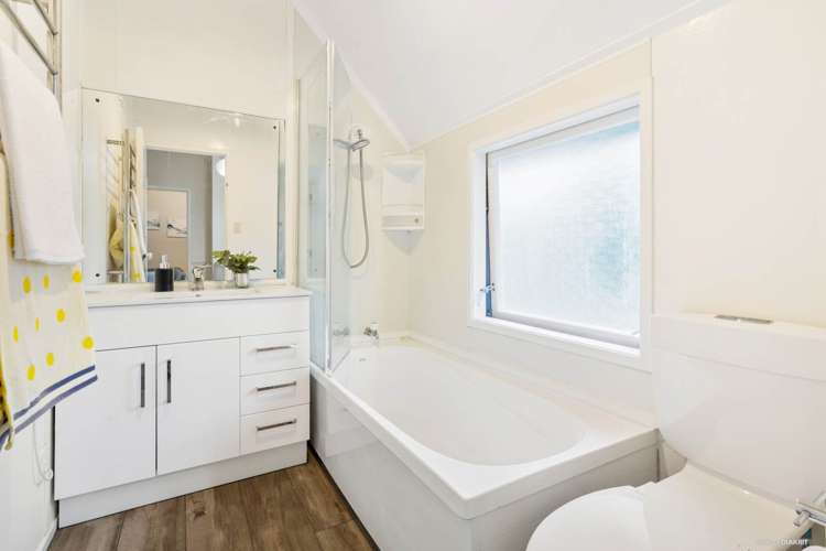 2/27 Lagoon Drive Panmure_8