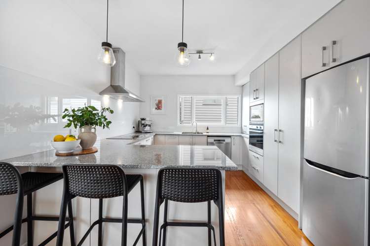 20 Bradbury Road Botany Downs_13