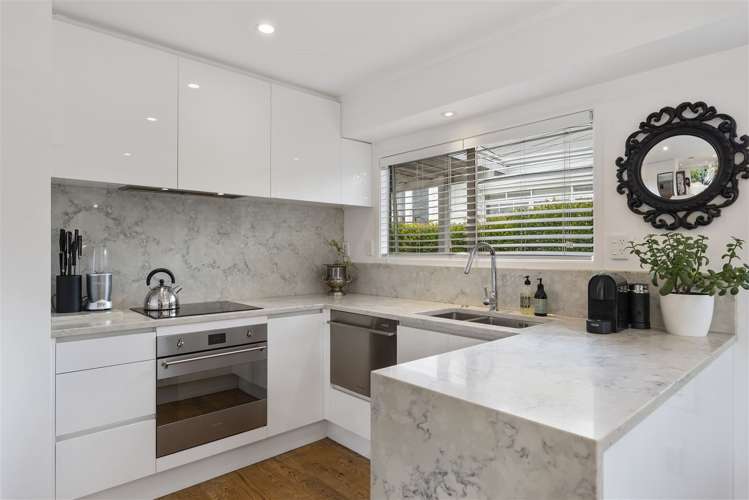 2/7 Hanlon Crescent Narrow Neck_6