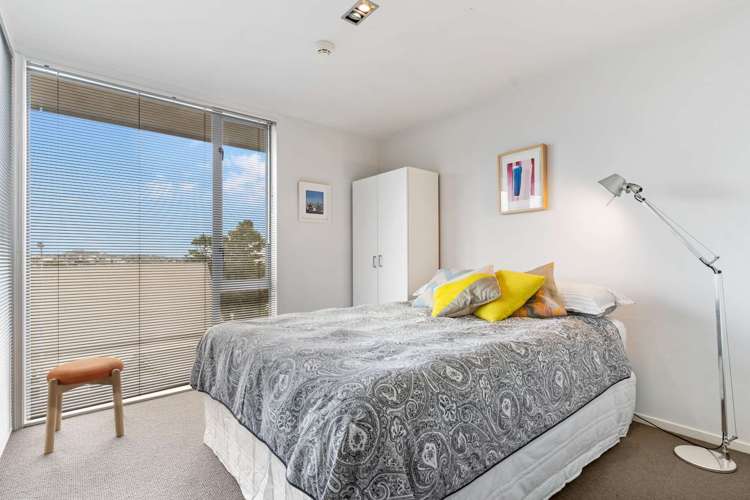 6V/435 New North Road Kingsland_7