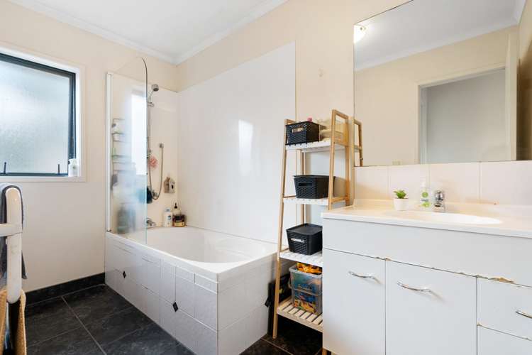 9 Tussock Avenue Mangere_8