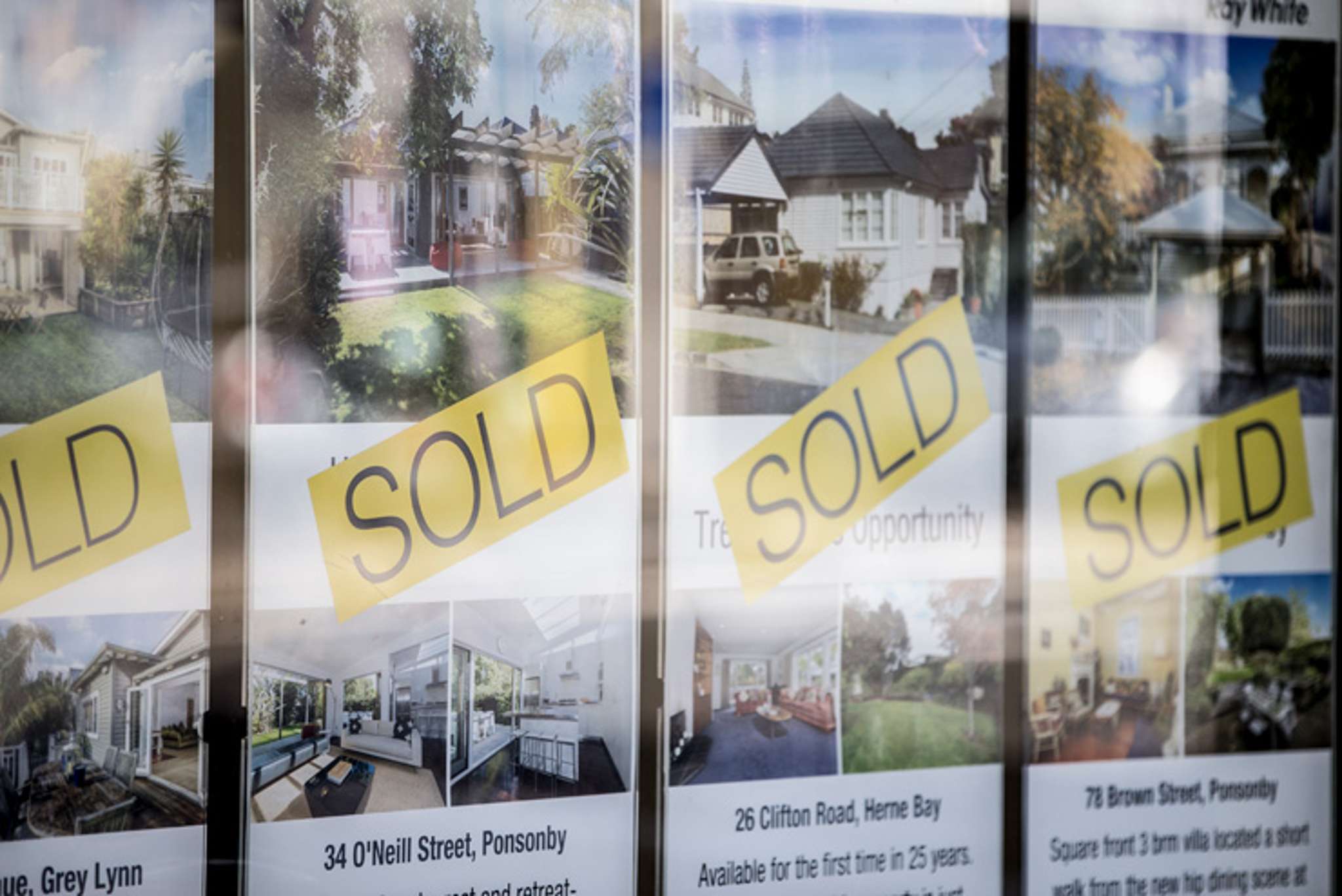 Tony Alexander: Signs that the housing market is pulling back from the edge