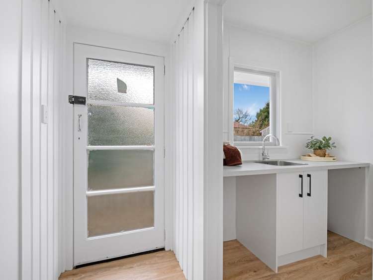 49 Sandown Crescent Aranui_7