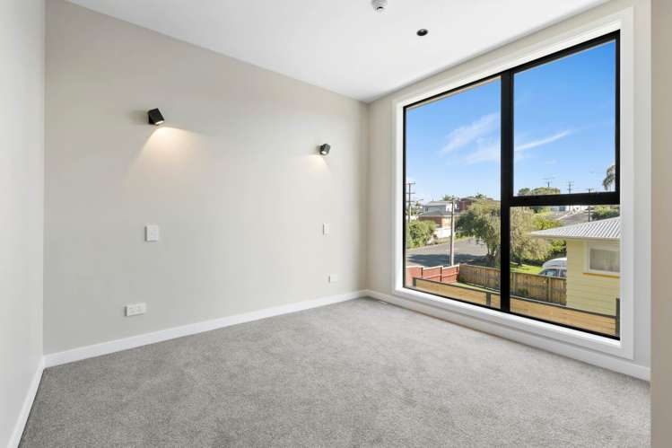 2/12 Burns Avenue Takapuna_6