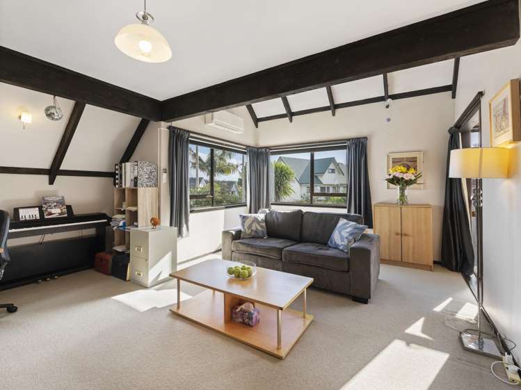 6 Photinia Place Botany Downs_5