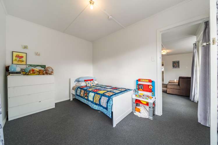 2 Davis Grove Wainuiomata_13