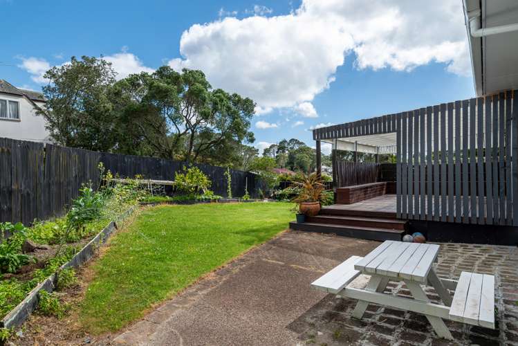 2/8 Helena Street Massey_13