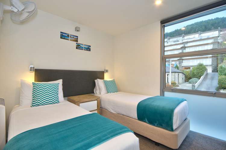 3/60 Hallenstein Street Queenstown_13