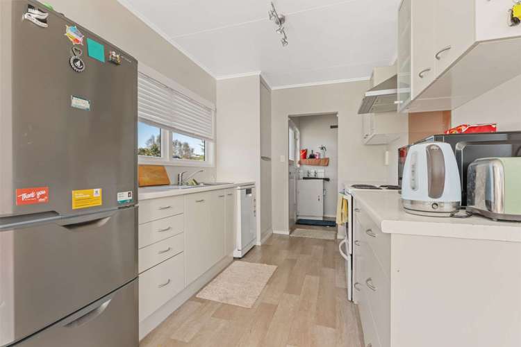 15 Gem Street Pukehangi_5