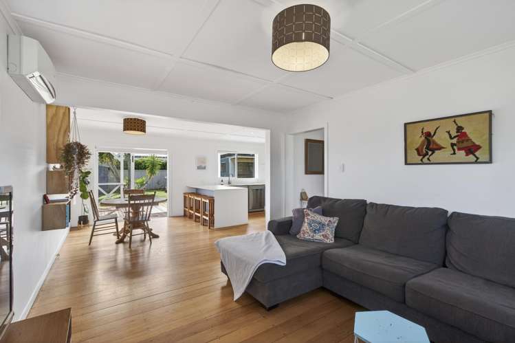 53 Cumming Street Okato_11