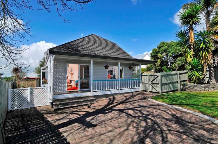 253 Royal Road Massey_1