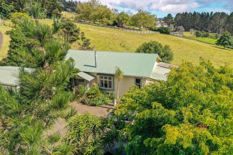 2442 South Head Road Helensville_31