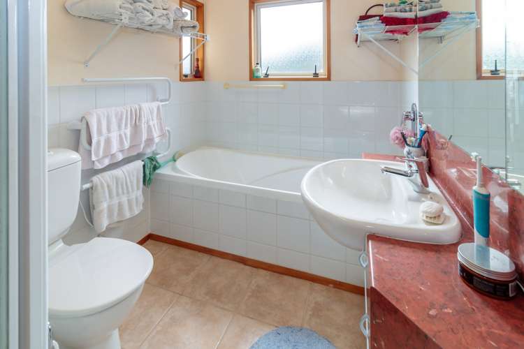 572 Portobello Road Company Bay_12