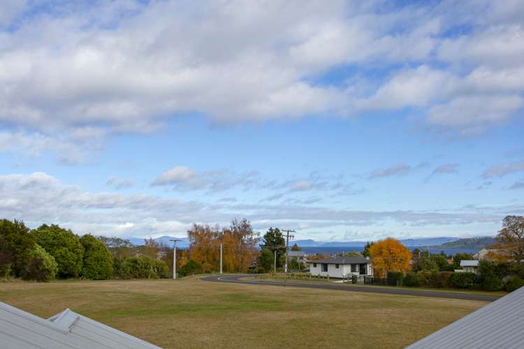 61 Chesham Avenue Waipahihi_16