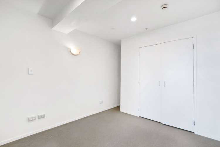 1002/17 Vogel Lane  (inc carpark) 10015_6