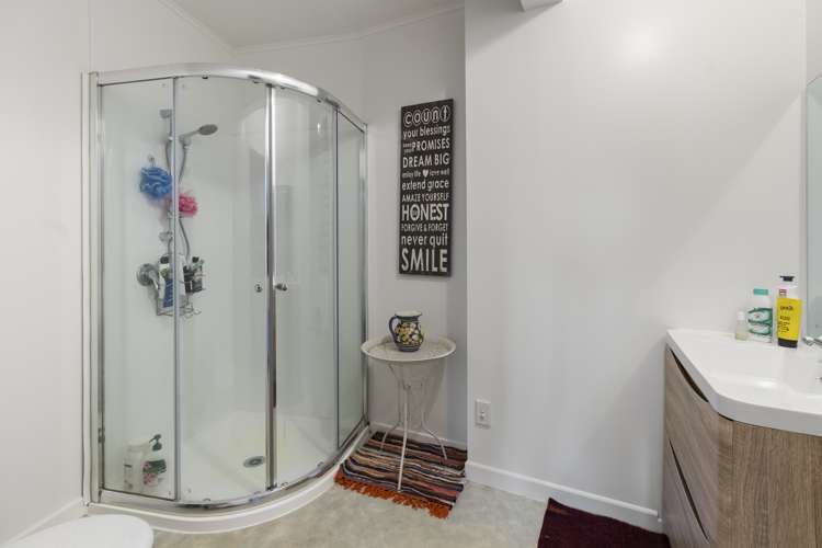 49 Hilltop Road Flat Bush_16