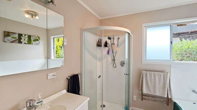 21 Rosecamp Road Beach Haven_11