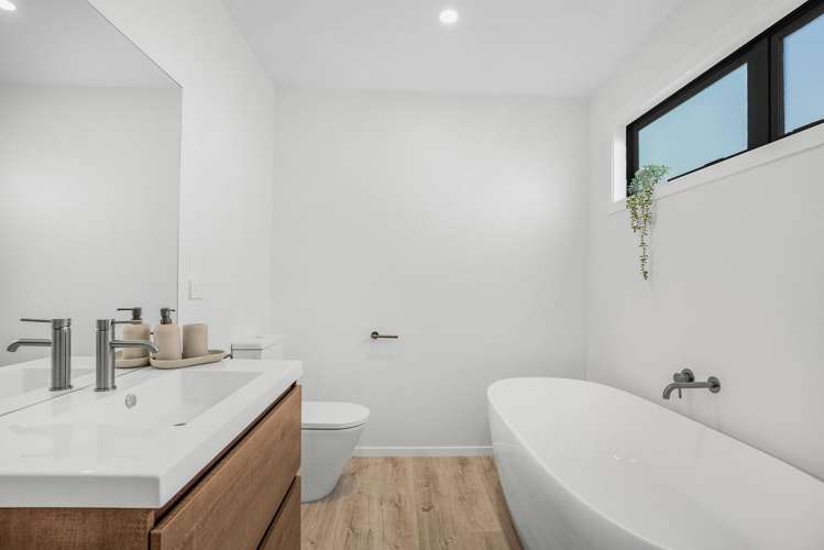 10/12 Marion Street Silverstream_18