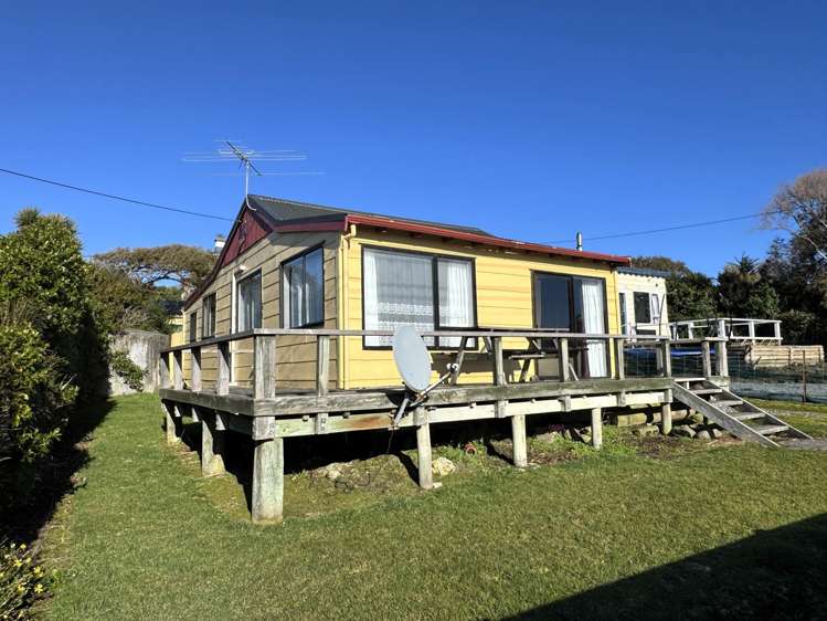 7 Rimu Street Kaka Point_19