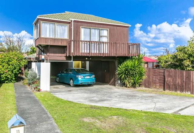 Spacious 4 Bedroom Family Home with Deck & Views