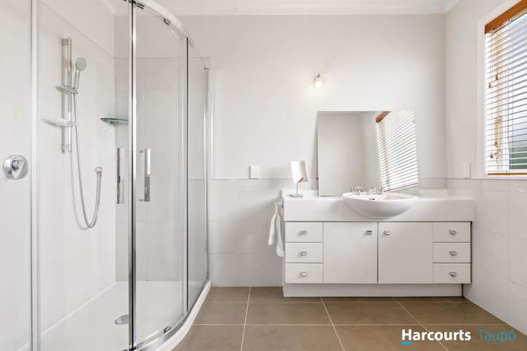 49 Shepherd Road Waipahihi_23