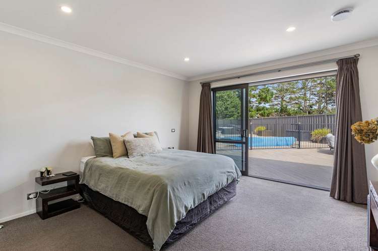 1 Coach Road Kingseat_9