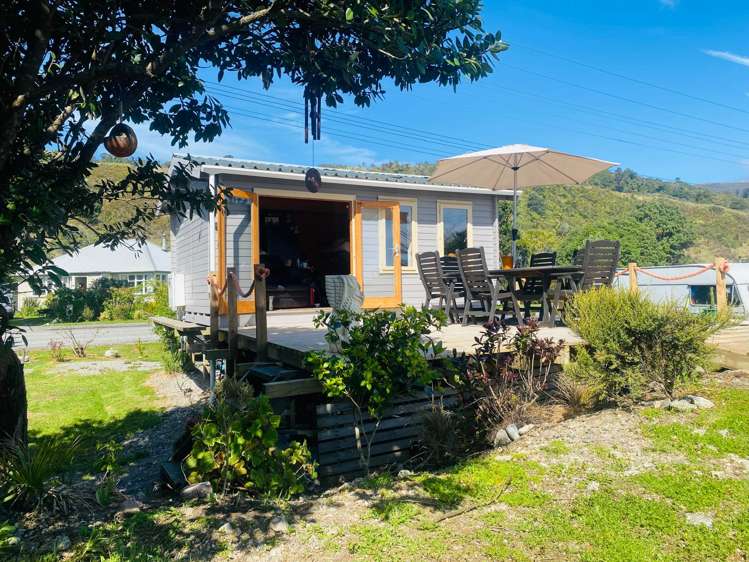 11 Main Road Ngakawau_4