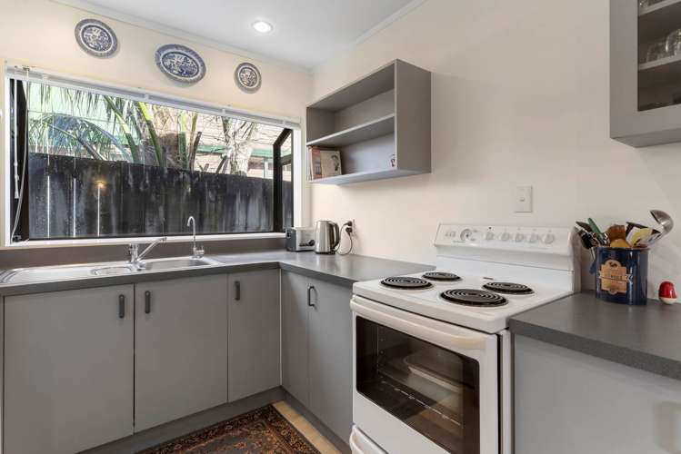 2/65 Sturges Road Henderson_8