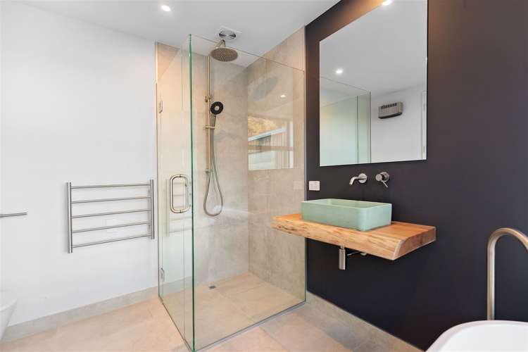 10 Goldie Lane Albert Town_14