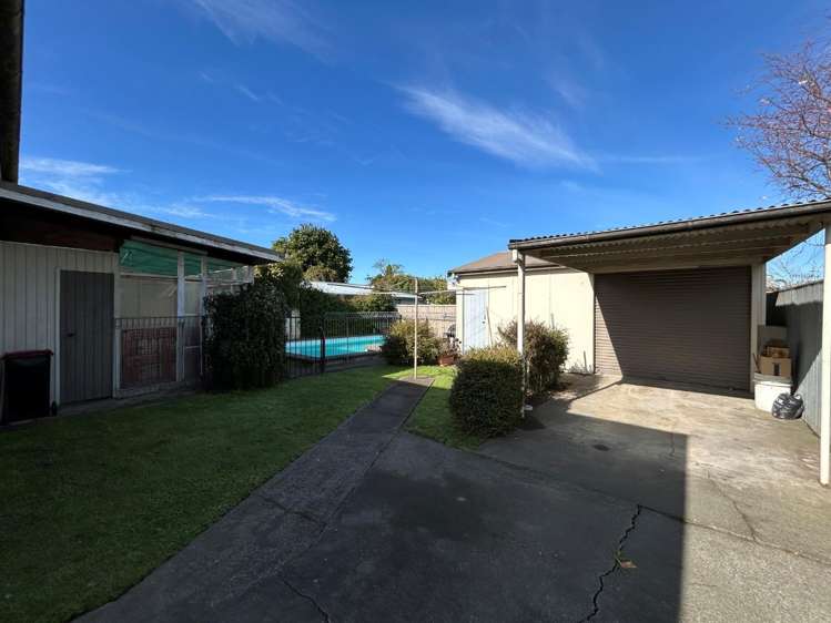 413 Collinge Road Mayfair_11