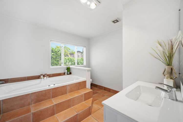 2/8 Rossmore Terrace Murrays Bay_21