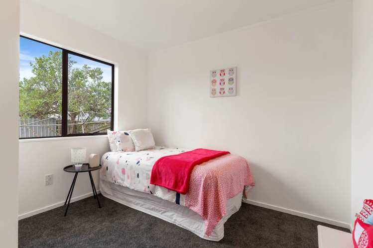 2/7 Maplesden Drive Clendon Park_8