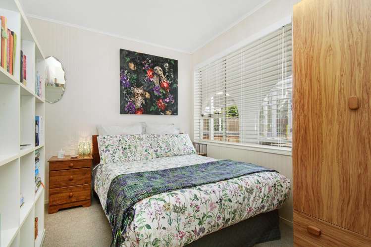 4 McKeefry Grove Tawa_17