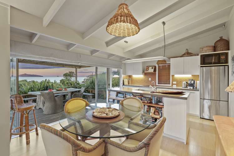 8a Wairahi Road Langs Beach_13