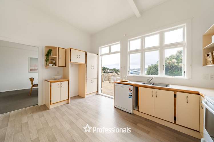 79 Queens Drive Lyall Bay_10