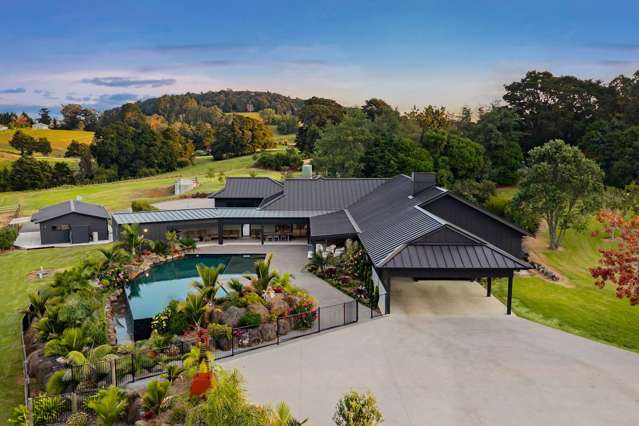 UNIQUE OPULENCE + HEATED INFINITY WATERFALL POOL